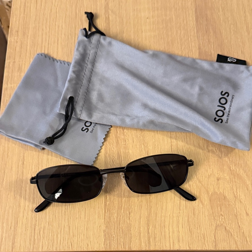 Unisex Black Rectangular Sunglasses with Carry Pouch